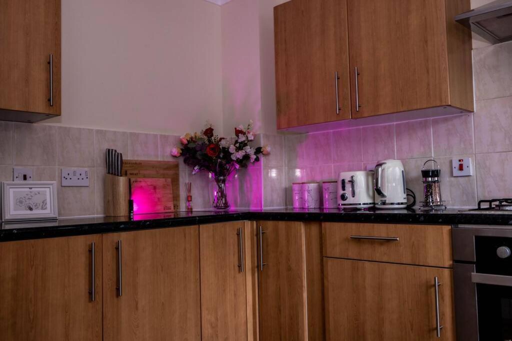 3 Bedrooms House-Sofabed-Parking-Bbqstove-Garden Londres Exterior foto