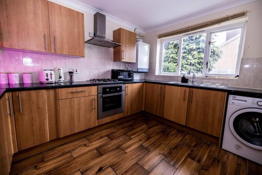 3 Bedrooms House-Sofabed-Parking-Bbqstove-Garden Londres Exterior foto